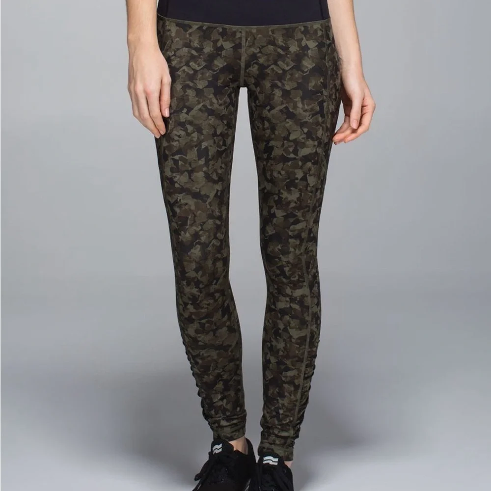 Lululemon speed tight III luxtreme mystic jungle fatigue green black sz 4